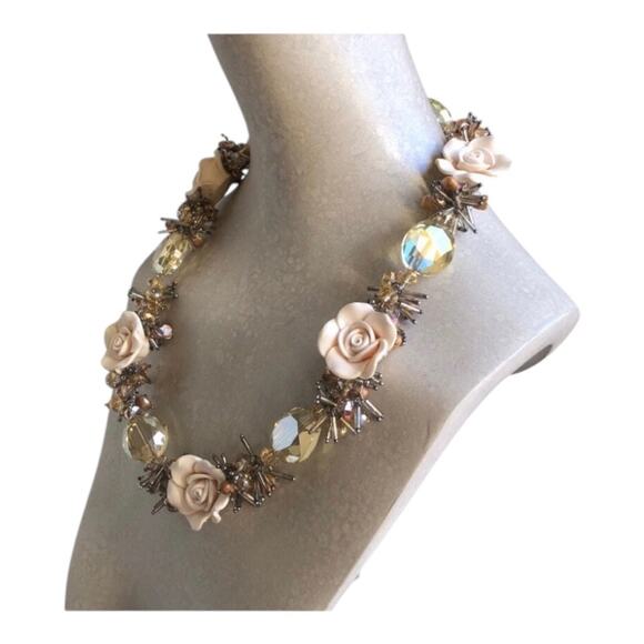 Handmade Romantic Reflective Large Oval Beads Ivory Roses Statement Necklace - Picture 6 of 7